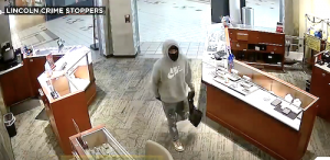 Alleged robbery suspect at Zales in Nebraska. Credit Lincoln Crimestoppers.